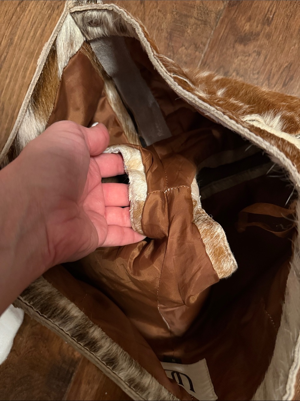 Understated Leather Cowhide Shorts - Picture 6 of 6